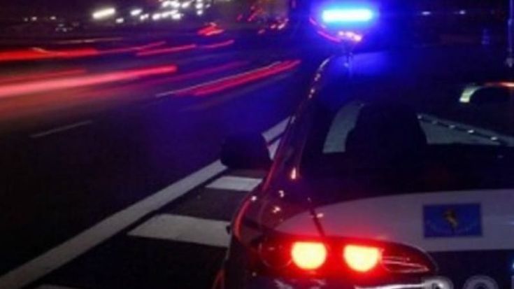 Colpi di pistola in strada, 24enne gambizzato a Roma: ricoverato nella notte in codice rosso
