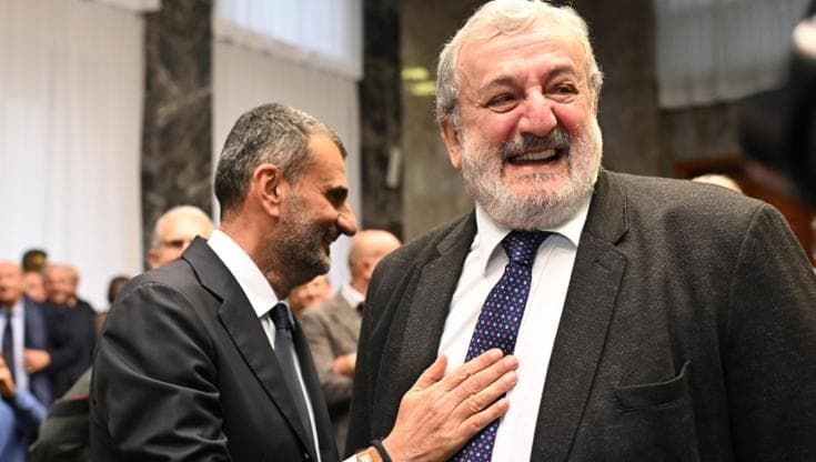 Addio di Emiliano, ma è un arrivederci: “Decaro conti pure su di me”