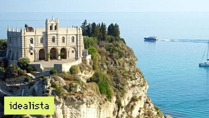 Chiese sospese tra cielo e mare: luoghi sacri e scenari incredibili