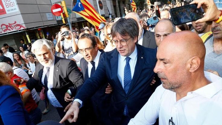Amnistia per Puigdemont: può tornare in Spagna. Sánchez vara i decreti casa