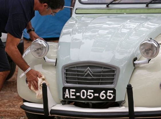 Citroen 2CV, tutti in Portogallo, al raduno dei record