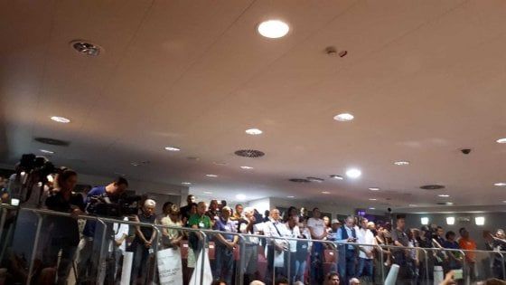 Crollo ponte Morandi, la contestazione degli sfollati: "Prima noi di Ansaldo"