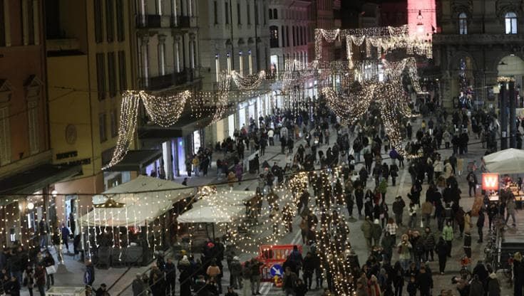 Presepi storici, luci e itinerari: a Bologna si accende il Natale