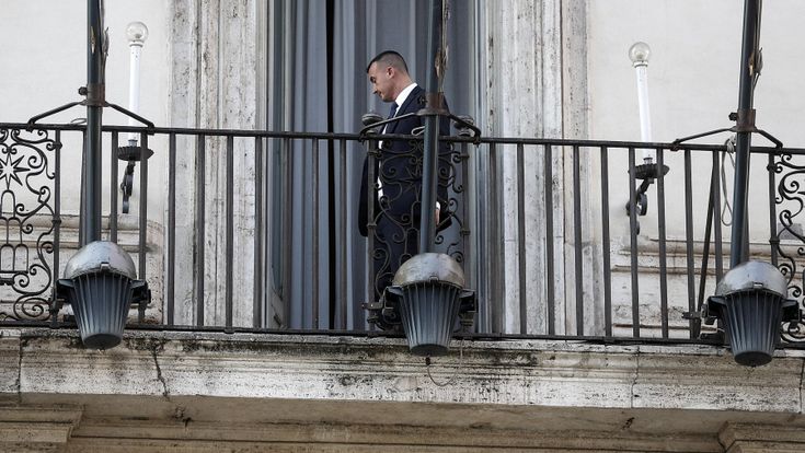 Quei messaggi di Casalino che avvelenano il clima politico