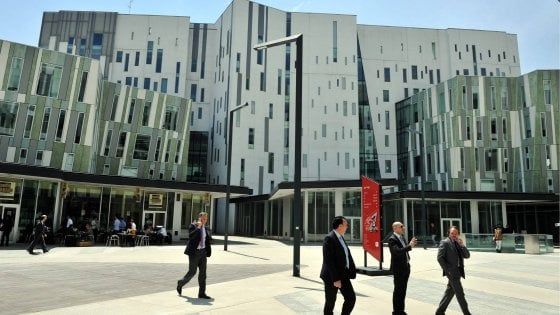 Rivoluzione under 40 a Milano, 50mila giovani in più in 15 mesi. La sfida di Sala: "Case low cost"