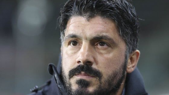 Napoli, Gattuso dirige l'allenamento a Castel Volturno: prima della seduta minuto di raccoglimento di tutti i giocatori