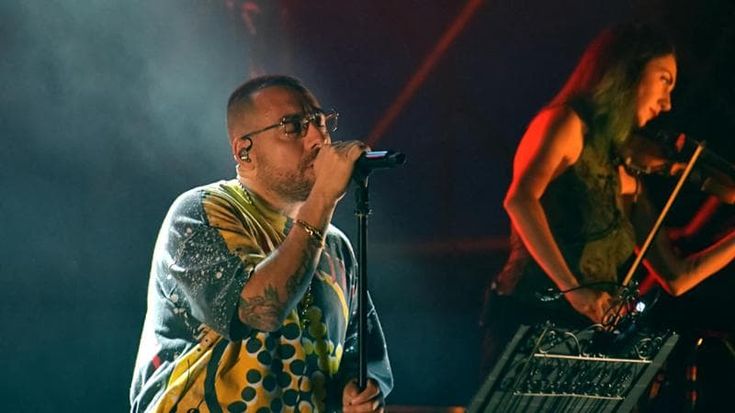 Il canto libero di Coez in un live intimo al Vittoriale