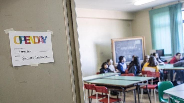 Doppi diplomi, IA e cucina: il marketing dei presidi a caccia delle nuove leve