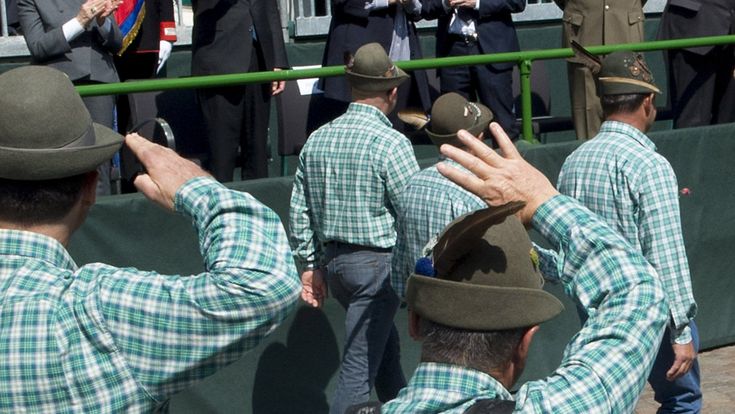 Molestie e razzismo durante l’adunata, accuse agli alpini