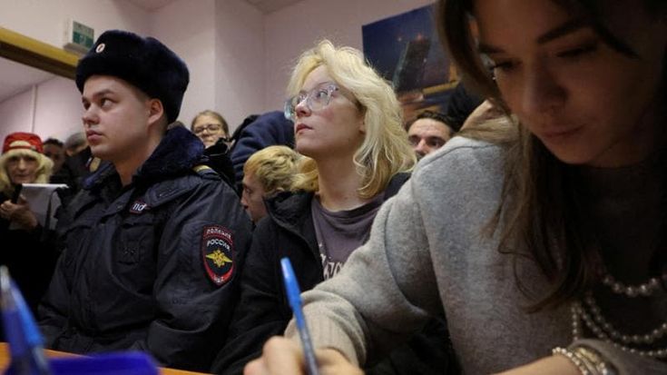 Russia, la cantante ribelle Naoko incarcerata per la terza volta. Tornano gli “arresti a carosello”