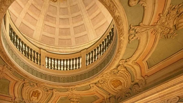 A Lisbona un inedito museo-hotel: 600 opere in un palazzo storico, il bar è una cappella sconsacrata