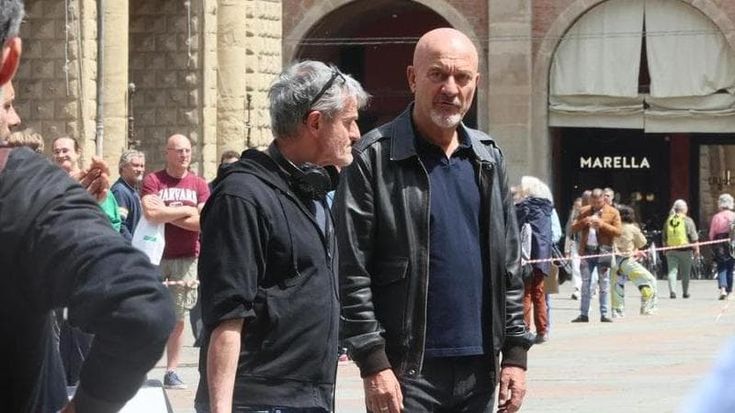 Boom d’ascolti per Bisio nei panni dello sbirro Benassi: cinema in festa in Appennino