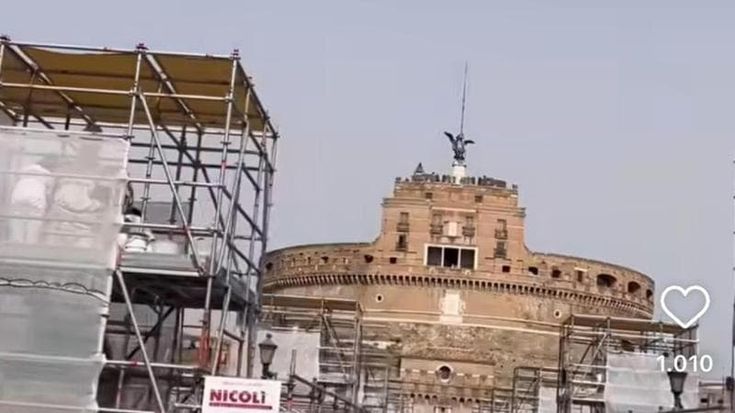 A Roma turismo formato social. “I monumenti? Preparatevi a vederli impacchettati”