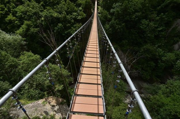 Dolomiti lucane, ecco il nuovo ponte nepalese