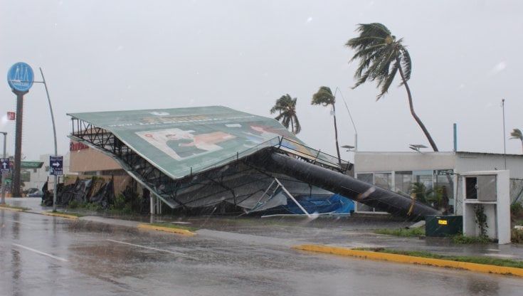 Louisiana, l'uragano tocca terra: venti fino a 240 chilometri orari 