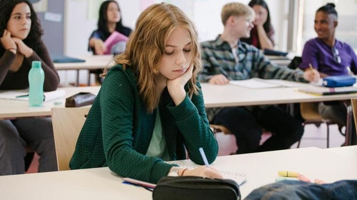 Back to school 2024, studiare in Italia costa caro: crescono i prezzi dagli zaini ai diari