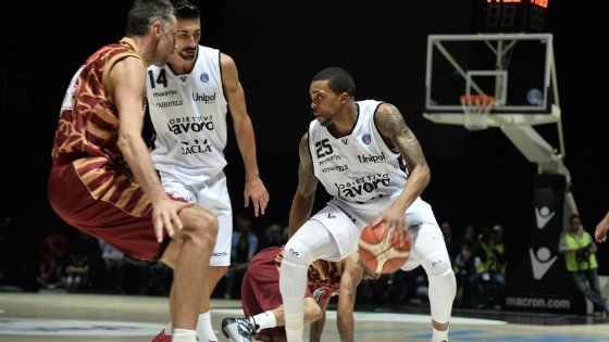 Virtus, vittoria da brividi all'Unipol arena: 69 a 65 contro Venezia