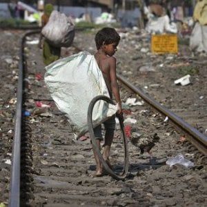 India, la radio itinerante che denuncia la diffusa schiavitù