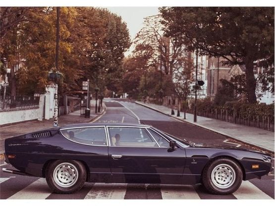 Lamborghini celebra i 50 anni dell’Espada a Londra al Royal Automobile Club e sulla mitica Abbey Road