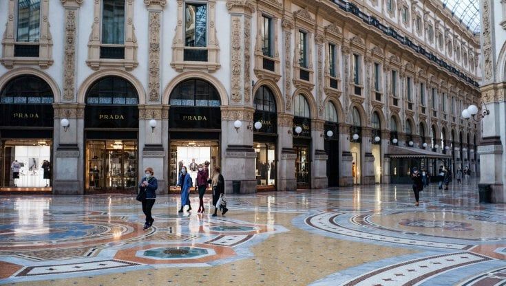 In Lombardia scatta la zona rossa. Il patto tra Palazzo Marino e Confcommercio: "Insieme per aiuti immediati"