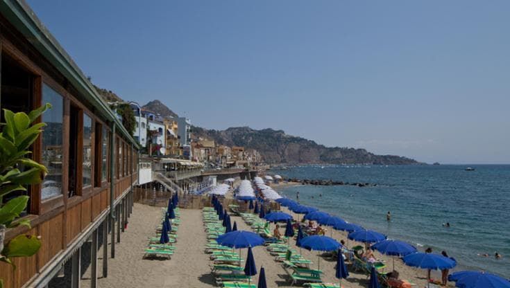 Giardini Naxos, il mare della Sicilia orientale