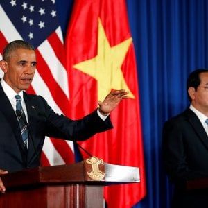 Obama revoca l'embargo di armi al Vietnam dopo 50 anni