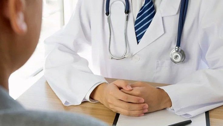 Grillone, medico di famiglia sotto assedio: "Ormai mia moglie si considera una vedova"