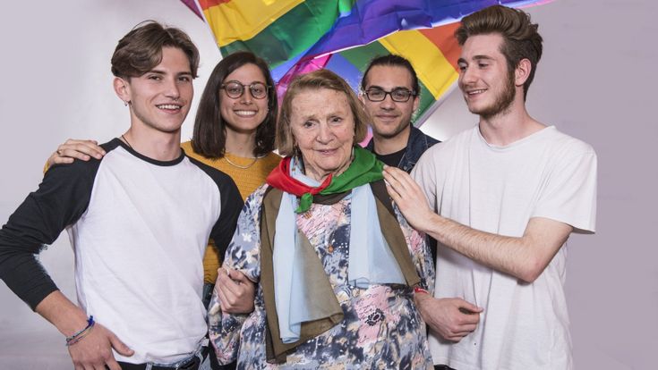 La partigiana Tina: “Al Gay Pride a 93 anni, ora la mia lotta è nelle Brigate arcobaleno”