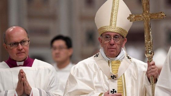 Papa Francesco: "Dai populismi nacque Hitler. Nei momenti di crisi non funzionano i muri"