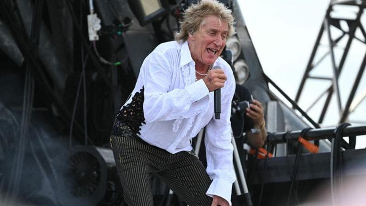 Rod Stewart annulla le date del tour Usa dopo intervento al cuore