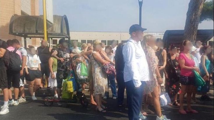 Domenica da incubo sulla Metromare: ramo cade sui binari, linea ferma per ore tra Acilia e Colombo