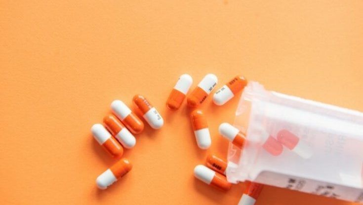 Arriva la pillola anti Covid. Sarà somministrata a casa ma solo nei primi giorni dall'insorgenza del virus 