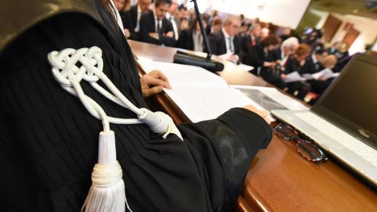 Fiducia nei magistrati: aumentano gli italiani che credono alla teoria delle “toghe politiche”