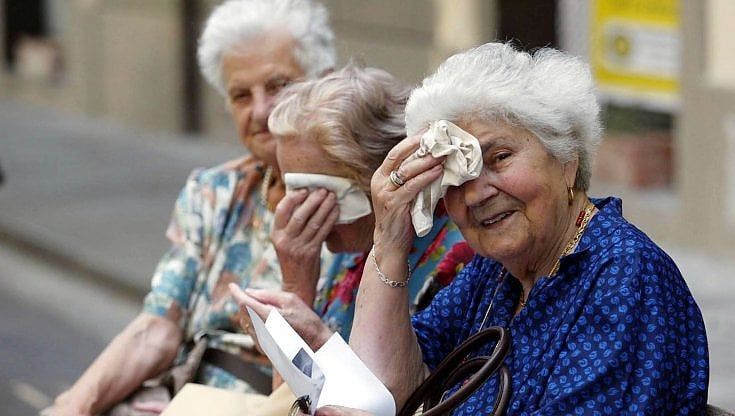 Decreto Aiuti bis, pensioni rivalutate del 5,3%: più dei contratti di lavoro. Quattro milioni di italiani fuori dai sostegni