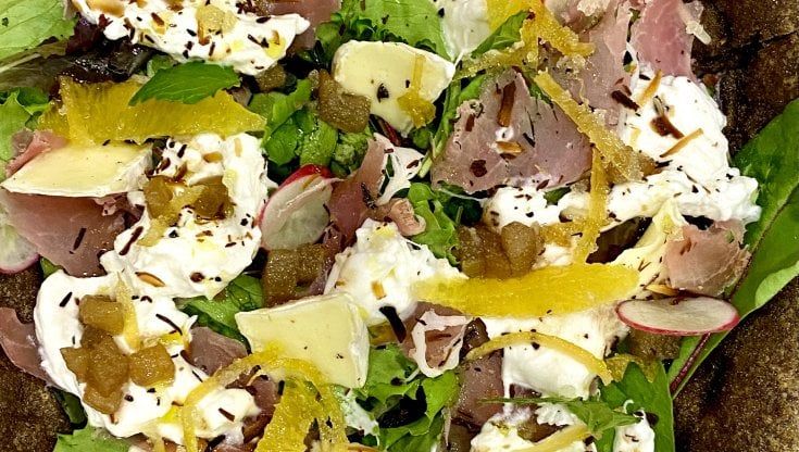 Mangiare una 'gastro pizza' al distributore di benzina, la sorpresa sulle strade del Salento