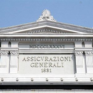 Generali, mossa difensiva antiscalata: compra il 3% di Intesa Sanpaolo