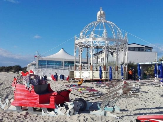 Salento, a Porto Cesareo Babbo Natale arriva in spiaggia