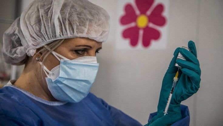 "Dottore devo andare in palestra". Vaccini, l'sos dei medici nel Lazio: "Troppi vogliono l’esenzione per il Green Pass"