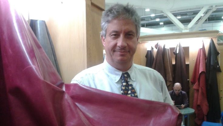 Coronavirus, l'imprenditore ferma l'azienda e dona i viveri ai lavoratori: "Lo meritano"