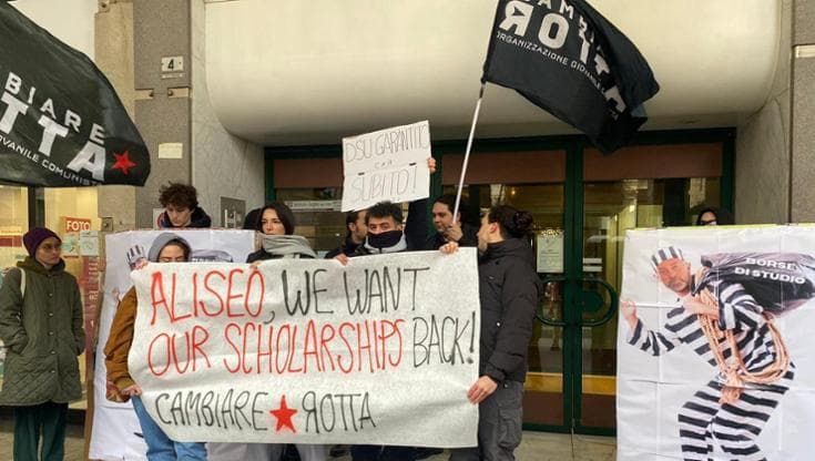 Battaglia delle borse di studio, il presidio degli universitari