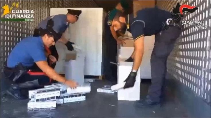 Fabbriche clandestine di sigarette a Torino, incassi per 175 milioni e “lavoratori” come schiavi
