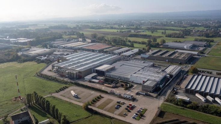 Coca-Cola, maxi investimento per riconvertire Gaglianico in un hub della plastica riciclata