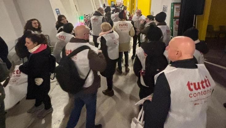 Il censimento dei senzatetto: 280 volontari per tre notti fra i giacigli sotto i portici