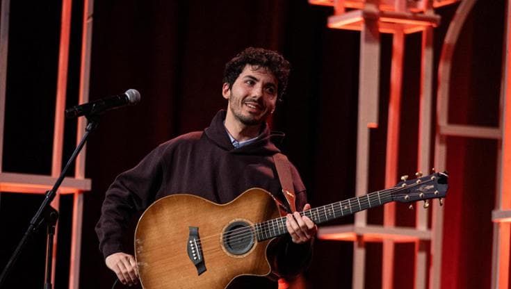 Fulminacci con la “belva” Francesca Fagnani nella serata delle cover a Sanremo