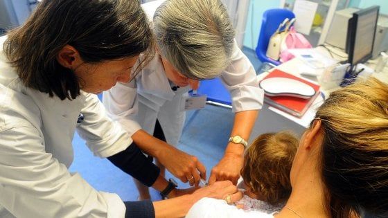 Vaccini, in Lombardia 153mila bambini e ragazzi a rischio sanzione