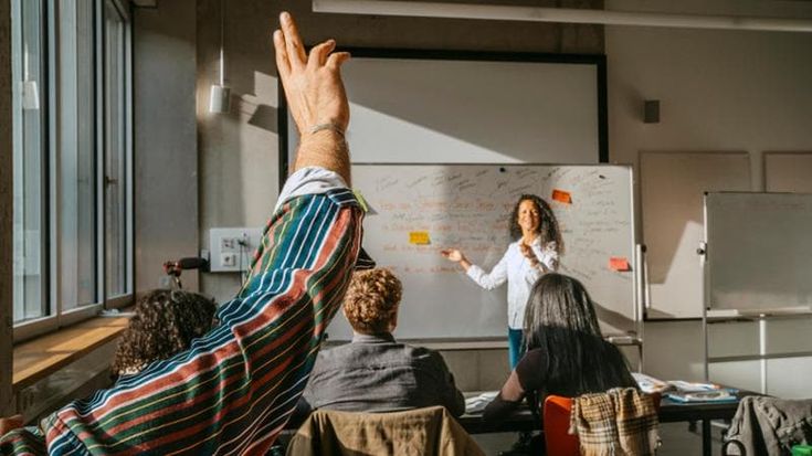 Finanza, giovani sempre più interessati: l'apprendimento può cominciare dai banchi di scuola