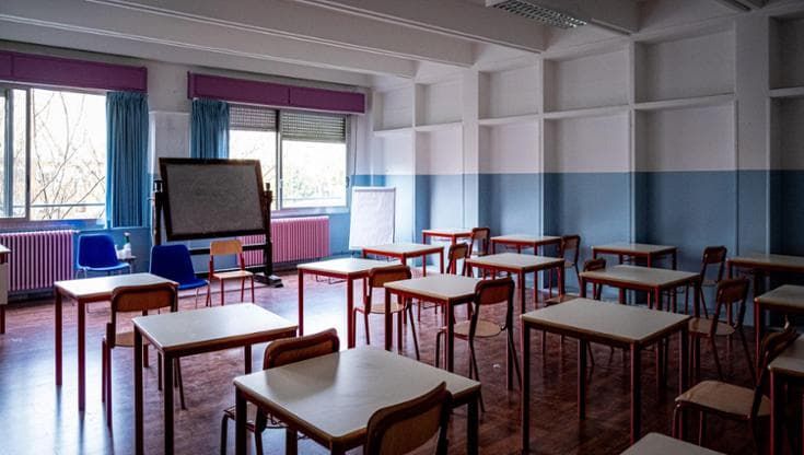 Piacenza, spintona e prende a pugni la maestra davanti alla figlia