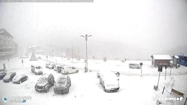 L'Abetone ricoperto di neve si prepara alla Pasqua sugli sci. Allerta gialla per rischio valanghe