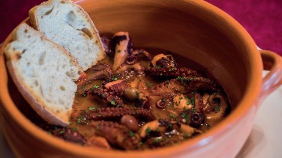 La cucina al tempo dei Borboni: passeggiata nella storia culinaria di Napoli