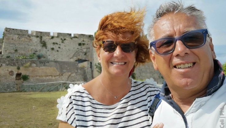 Fotografa con la passione della vela, non si arrende all'ictus e la Canon inventa per lei una nuova impugnatura